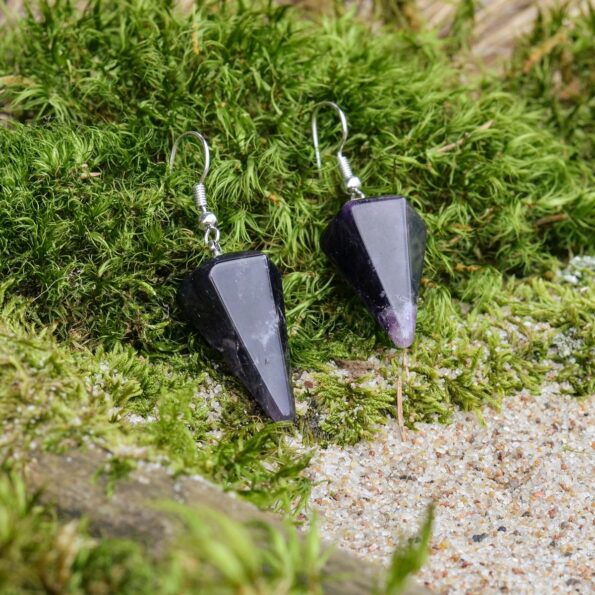 Amethyst-earrings-(pyramids)