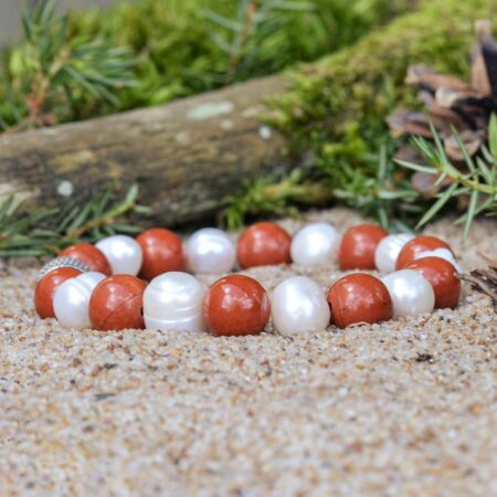 Bracelet-made-of-cultured-pearls-and-red-jasper