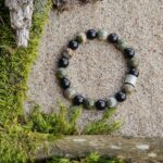 Armband-aus-schwarzem-Obsidian-und-Rhyolith