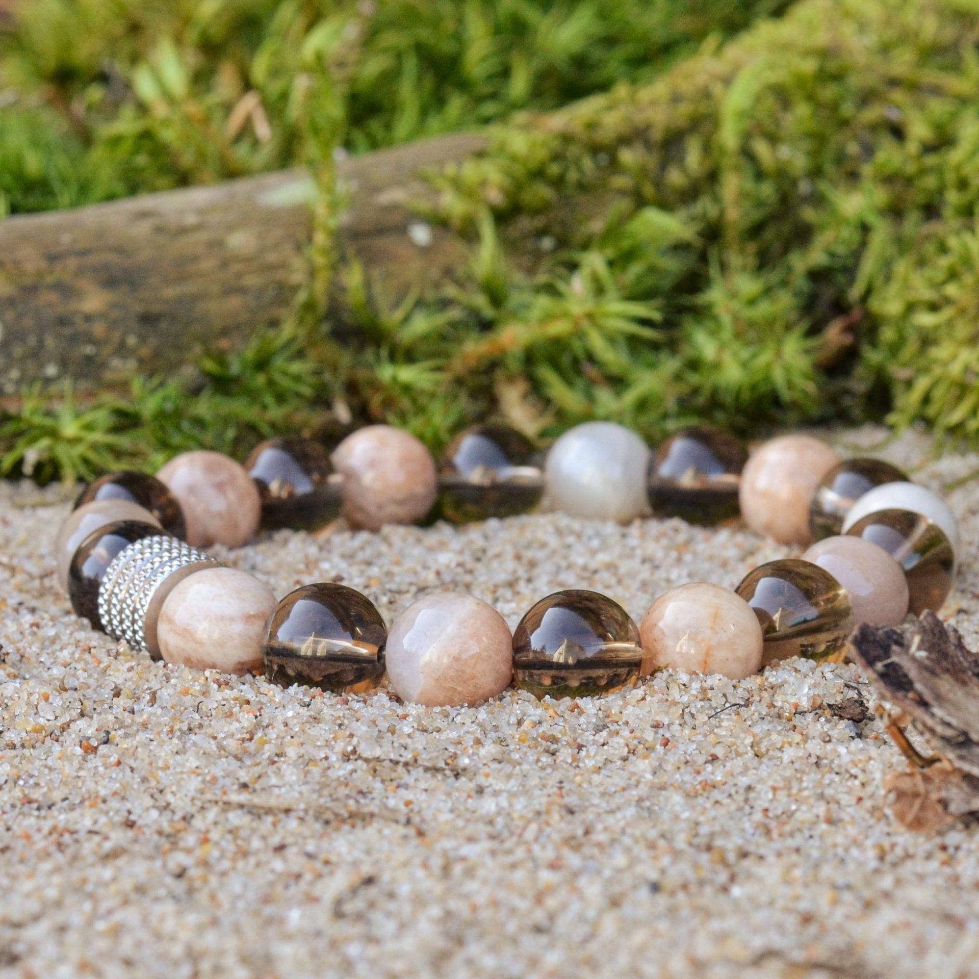 feldspatas-ir-duminis-2-min.jpg Custom context here